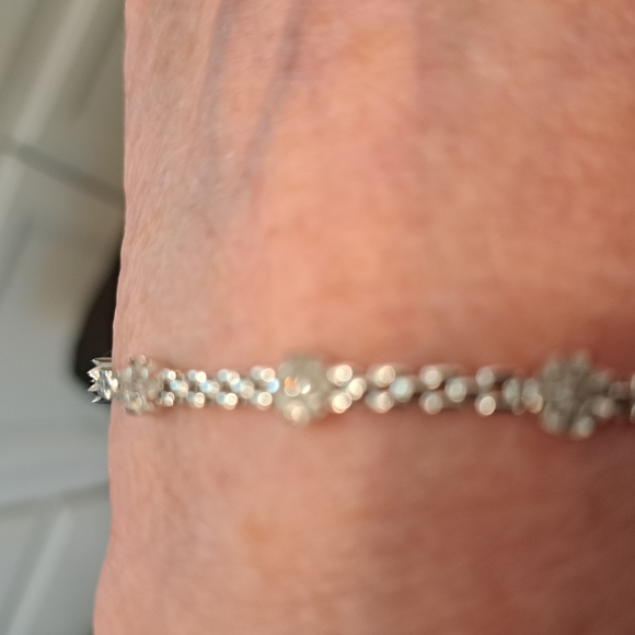 Elegant Motif Ten Diamond Station Stack Chain Bracelet - Picture 3 of 7